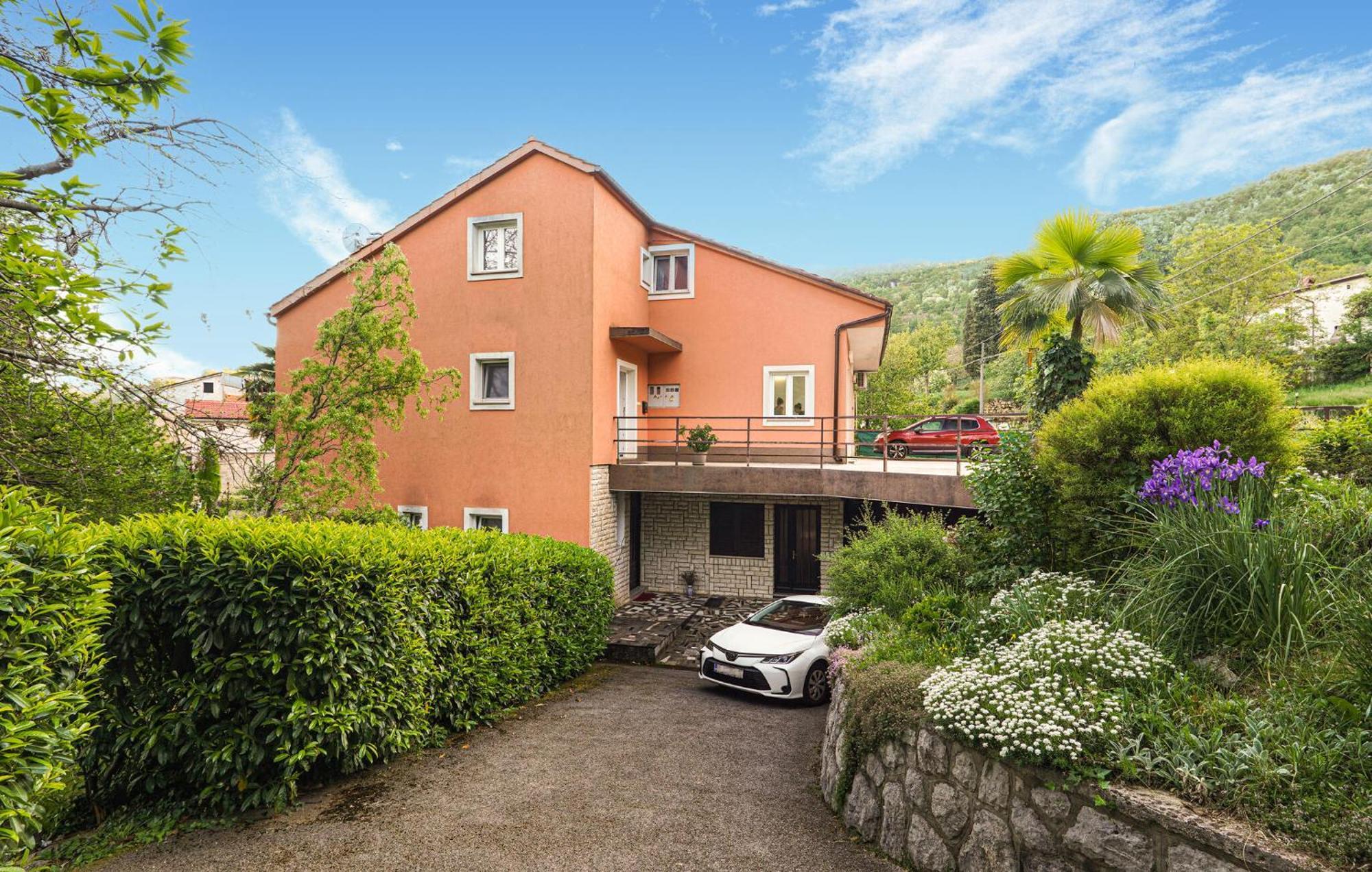 2 Bedroom Lovely In